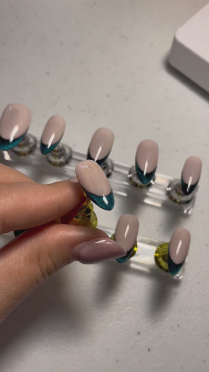 Blue cat eye French nails - Faux-ongles press-on